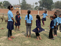 girls_playing